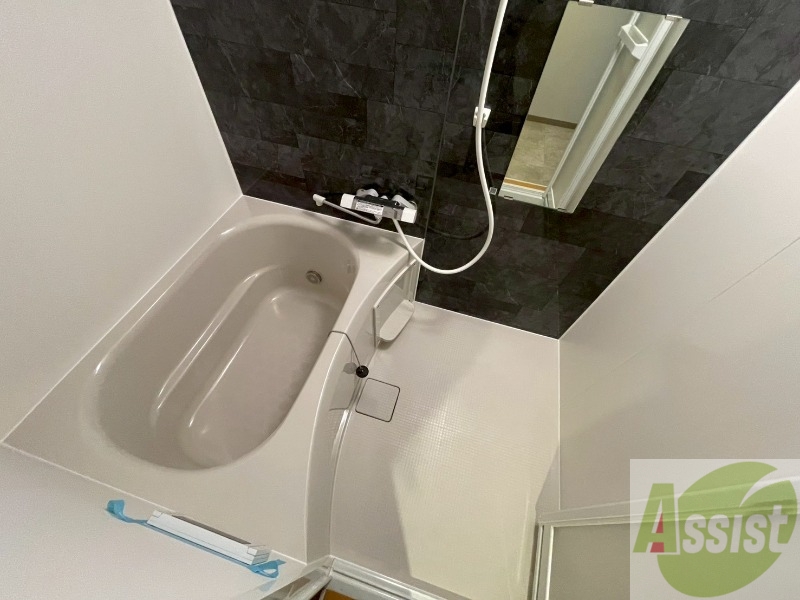 バス・シャワールーム　お風呂になります。一日の疲れを癒してくださいね。