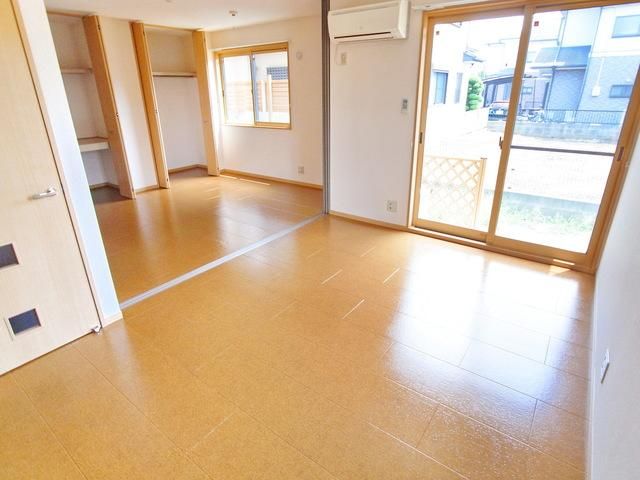 居室・リビング　♪明るいリビングスペース♪