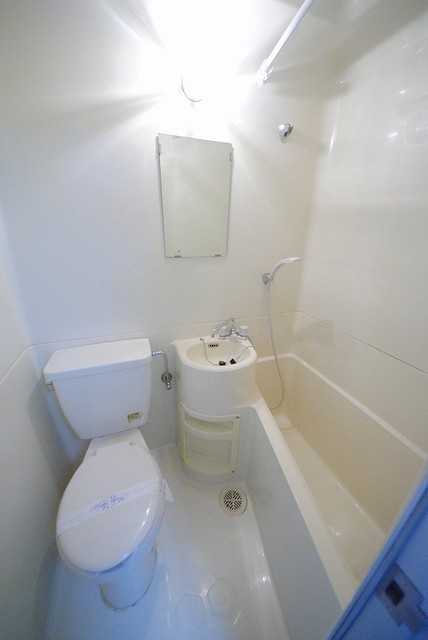 バス・シャワールーム　写真は２１０号室