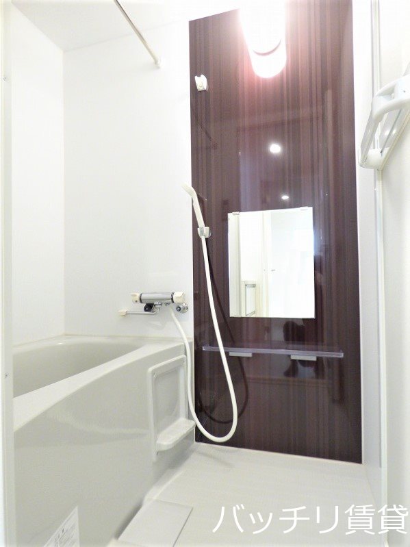 バス・シャワールーム　同型タイプの為、現状を優先致します。