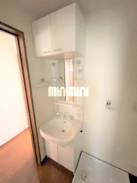 洗面設備　※同物件の別号室の参考写真です。