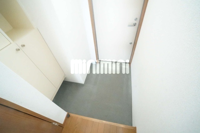 玄関　※同物件の別号室の参考写真です。