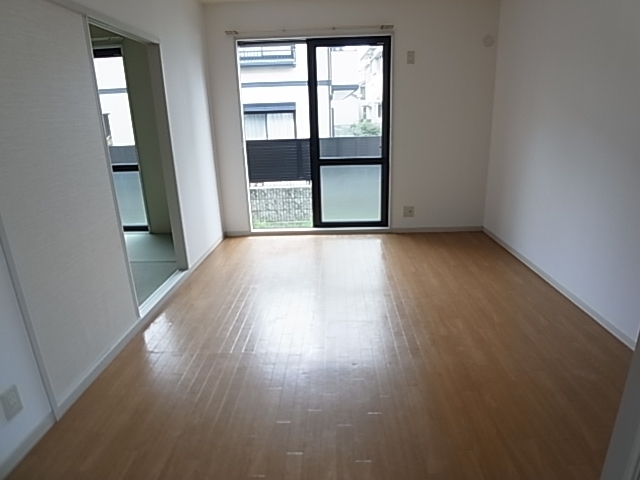 居室・リビング　フローリングの洋室