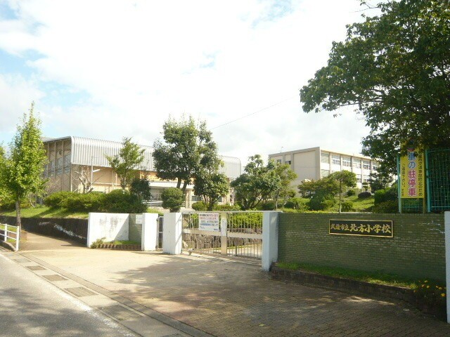 小学校　武雄市立北方小学校（小学校）まで2056m