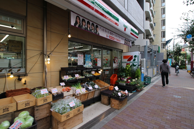 コンビニ　セブンイレブン三軒茶屋世田谷通り店（コンビニ）まで242m