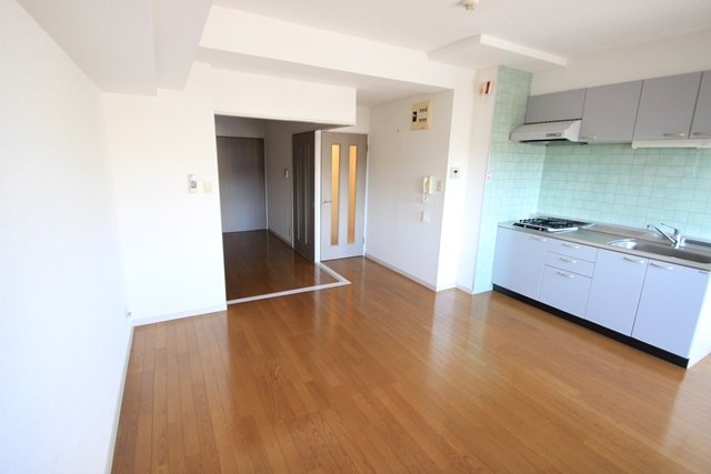 居室・リビング　同物件別号室