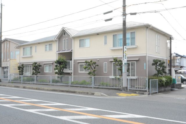建物外観　居住者専用ゴミ置き場あります♪