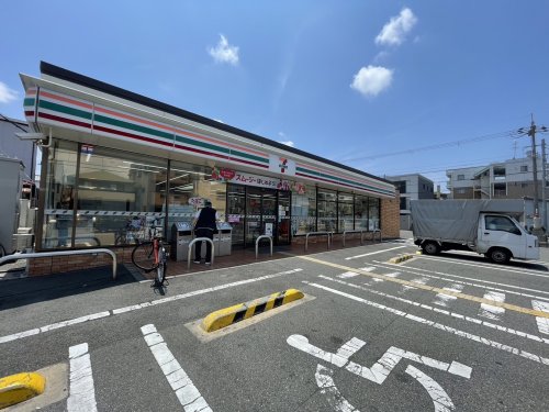 コンビニ　セブンイレブン 東大阪小若江4丁目店（コンビニ）まで735m
