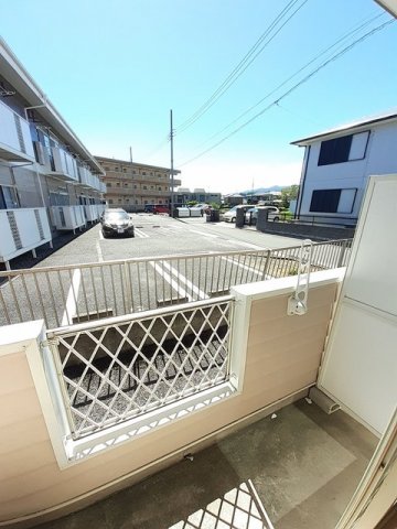 バルコニー　陽当たり良好なバルコニーです