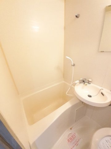 バス・シャワールーム　お風呂で日々の疲れを落としましょう