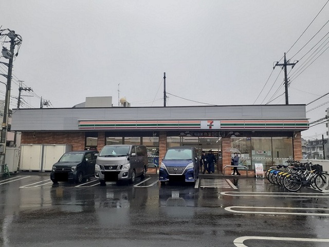 コンビニ　セブンイレブン（コンビニ）まで230m