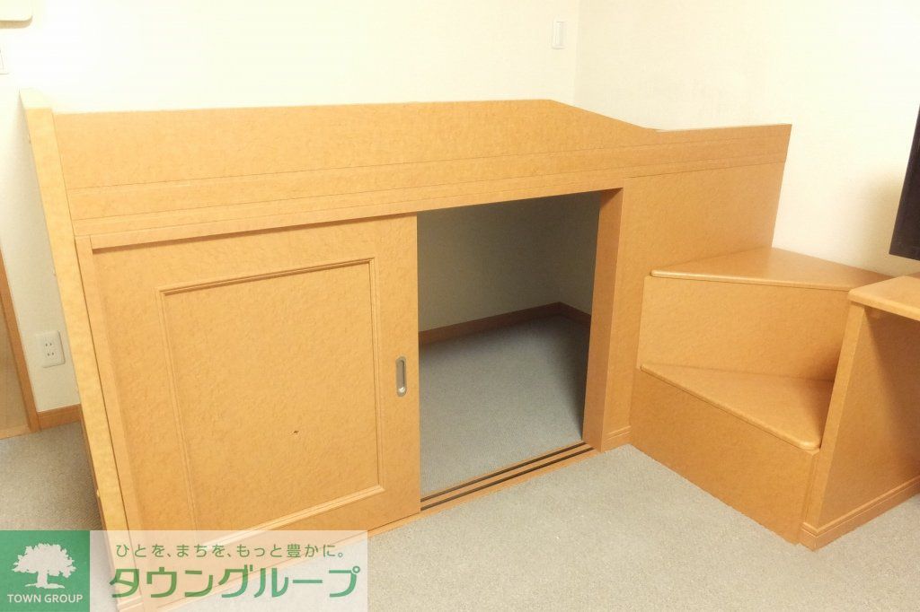 収納　ベット下大型収納スペース付き