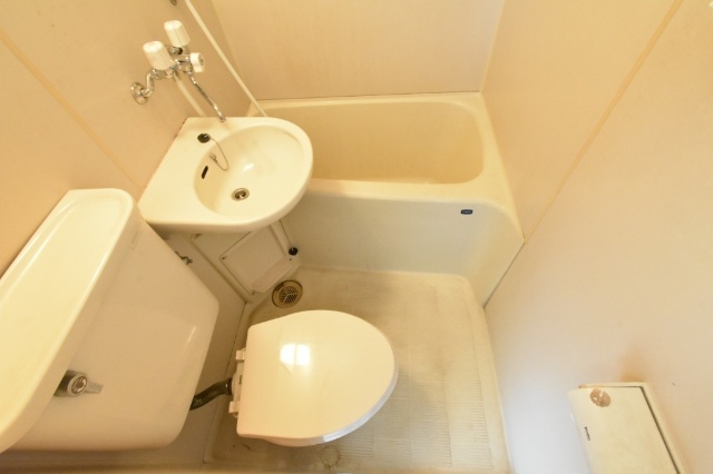 トイレ　同一建物３０２号室の写真掲載