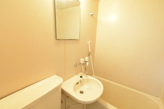 洗面設備　同一建物３０２号室の写真掲載