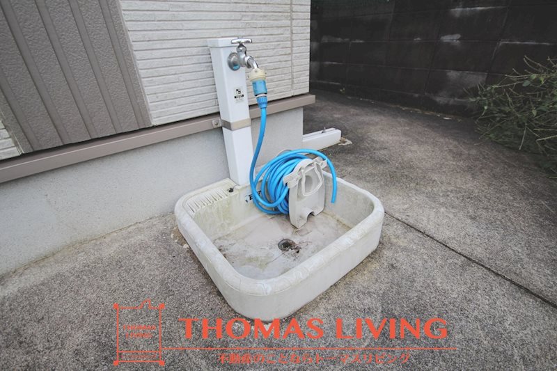 その他共有部分　玄関横には専用の水場があります。