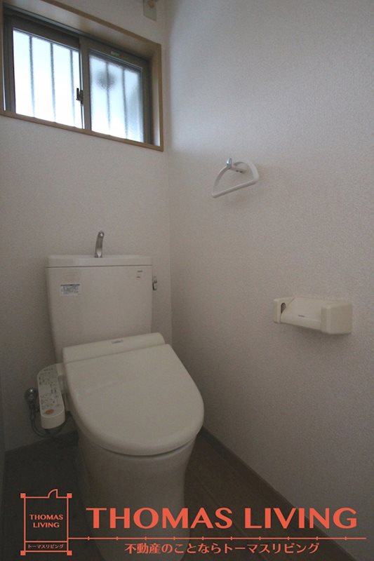 トイレ　温水洗浄便座付きです。