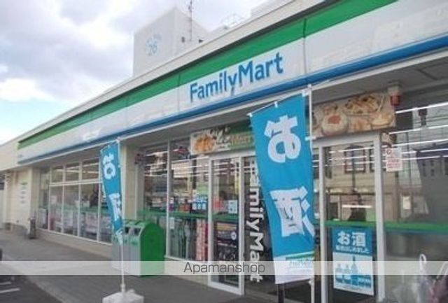 コンビニ　ファミリーマート（コンビニ）まで970m
