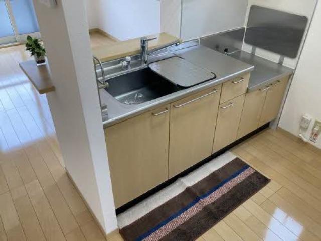 キッチン　※同タイプ部屋の写真です。