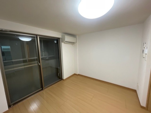 居室・リビング　個人の部屋や寝室として使える洋室です