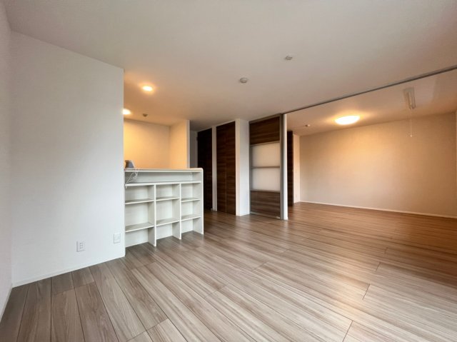 居室・リビング　別号室の画像です。ご参考下さい