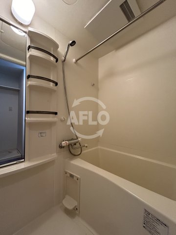 バス・シャワールーム　ファインブルーム靭公園　清潔な浴室