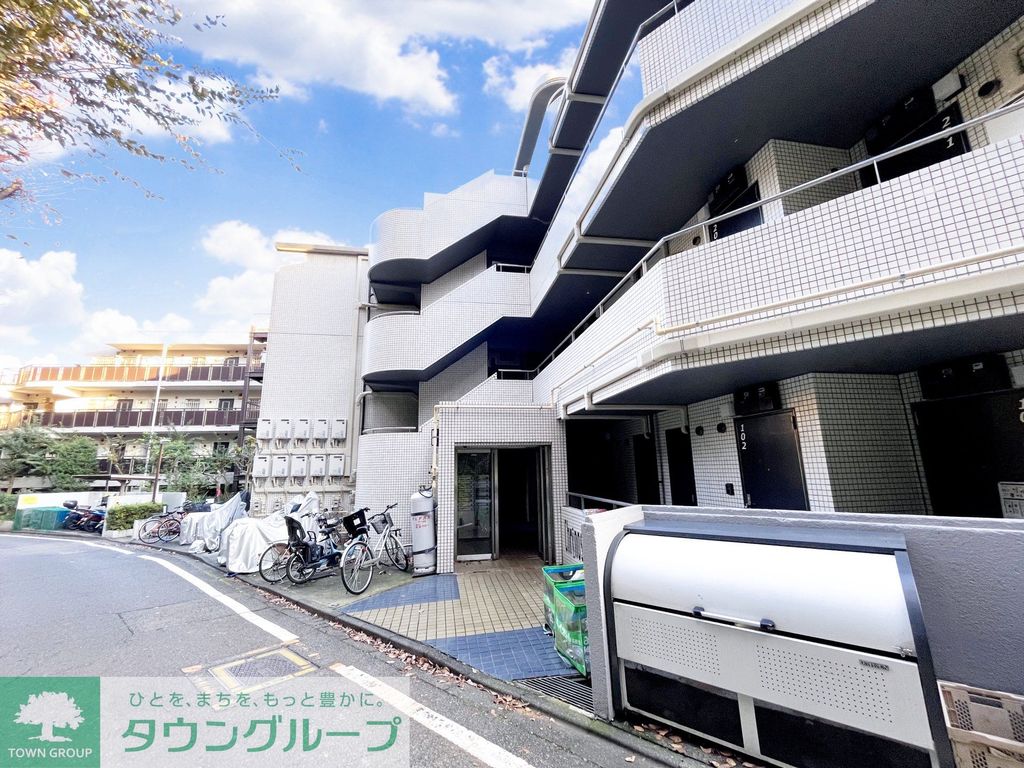 建物外観　駐車場