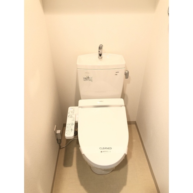 トイレ　温水洗浄便座付き