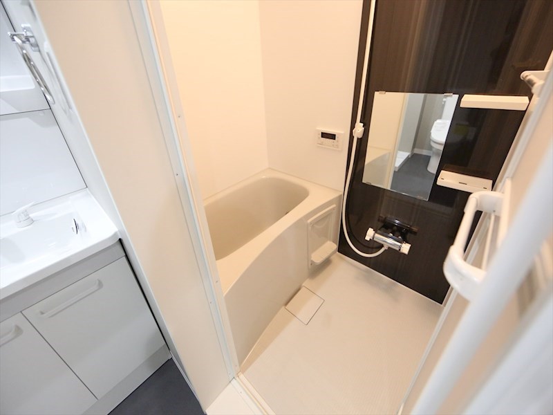 バス・シャワールーム　浴室暖房乾燥機付　追い焚き機能付お風呂　同仕様写真