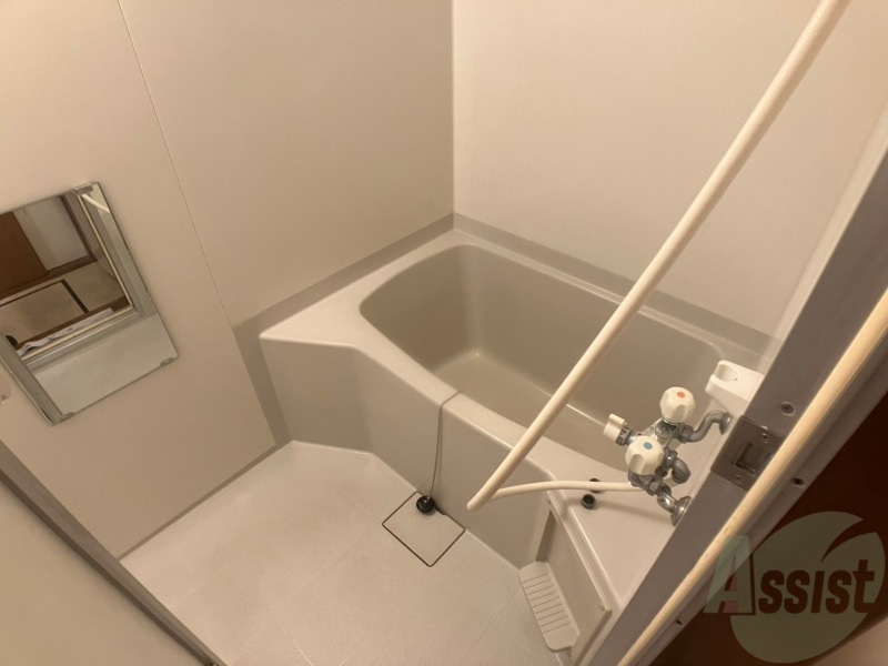 バス・シャワールーム　ユニットバスです。疲れを癒すのに欠かせませんね！