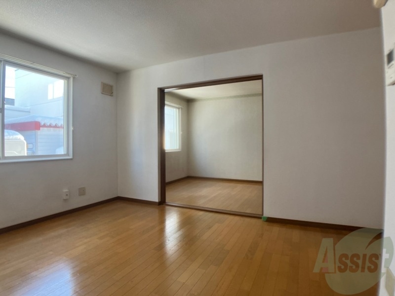 居室・リビング　広くてキレイなお部屋が広がっていて、充実した生活が送れそう。