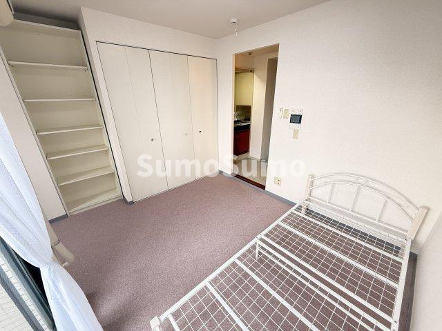 居室・リビング　こちらのリビングで趣味の時間をお楽しみください