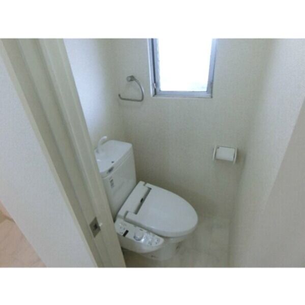 トイレ　同じ間取りの別部屋の写真です