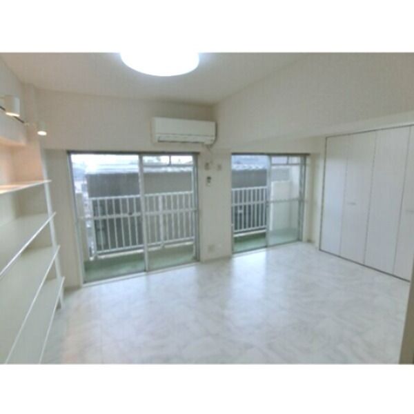 居室・リビング　同じ間取りの別部屋の写真です