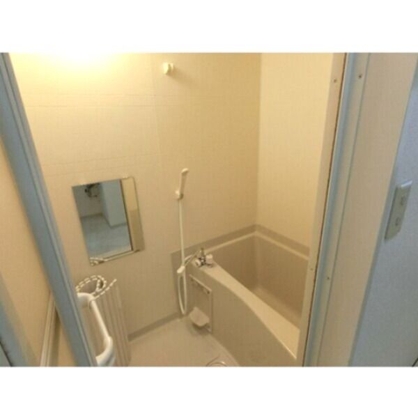 バス・シャワールーム　同じ間取りの別部屋の写真です