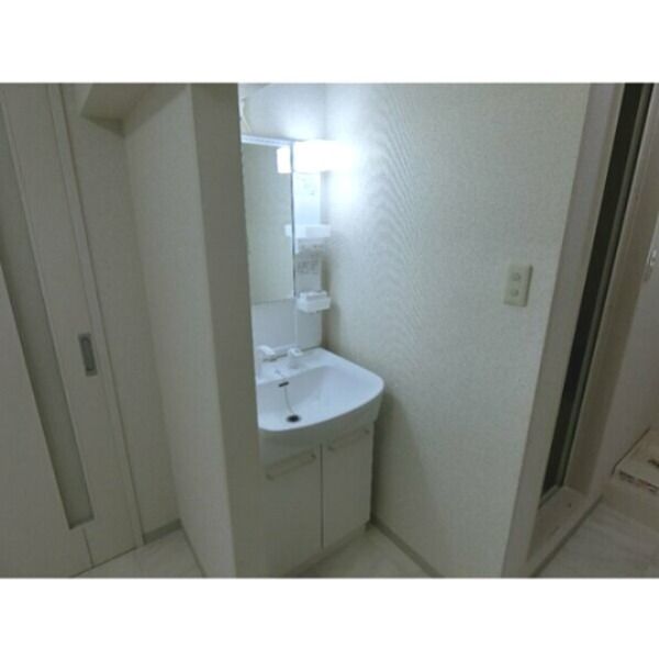 洗面設備　同じ間取りの別部屋の写真です