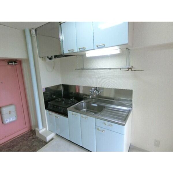 キッチン　同じ間取りの別部屋の写真です