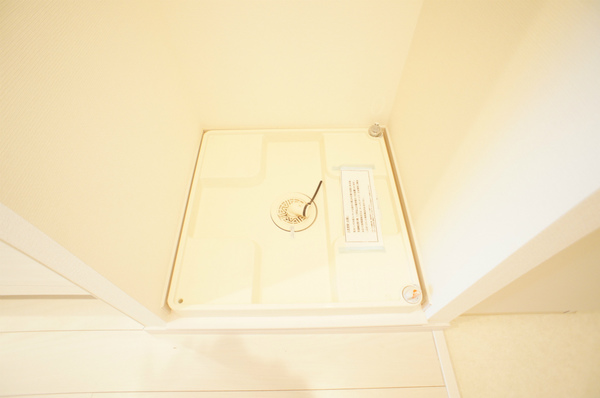 その他設備　防水パン付きの洗濯機置場です。