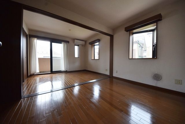 居室・リビング　★角部屋二面採光です★