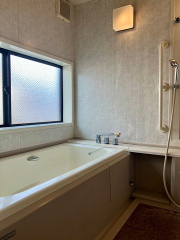 バス・シャワールーム　ゆったり過ごせるお風呂です