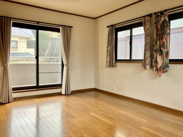 その他部屋・スペース　広くて明るい寝室