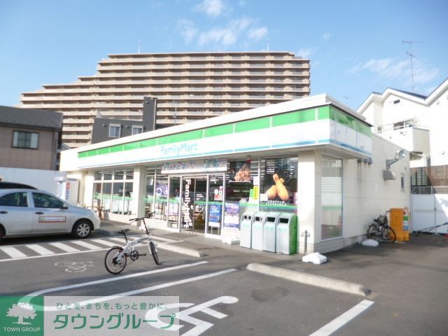 コンビニ　ファミリーマート（コンビニ）まで371m