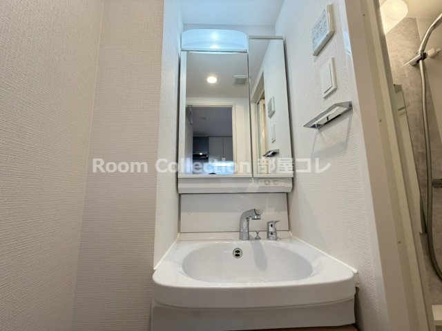 洗面設備　※同物件他部屋写真 反転、色違いの場合有 現況優先