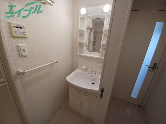 洗面設備　別部屋参考写真です