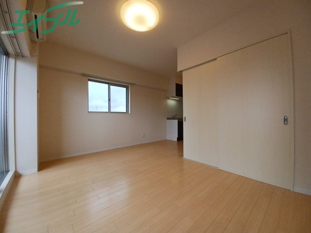 居室・リビング　別部屋参考写真です