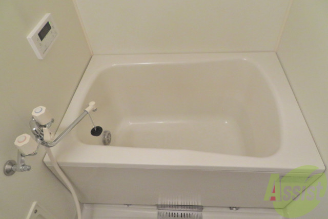 バス・シャワールーム　こちらのお風呂で一日の疲れを癒して下さい。