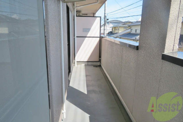 バルコニー　広いバルコニーで、洗濯物干しもバッチリです。