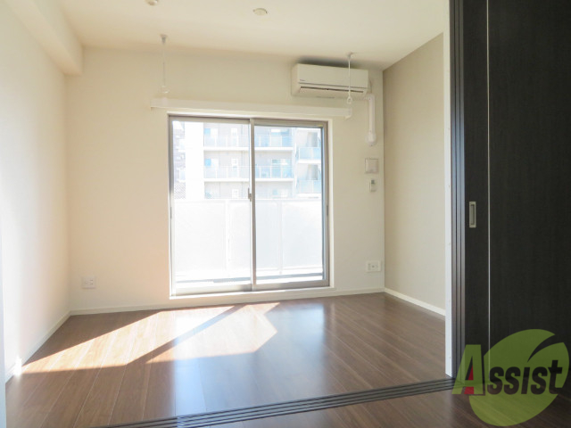 居室・リビング　明るい光が差し込む素敵なお部屋ですね～。