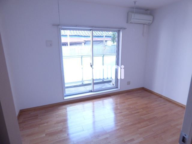 居室・リビング　広々した美しいお部屋です。