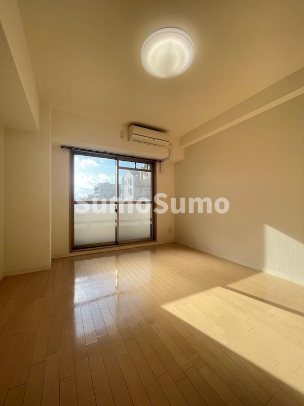 居室・リビング　こちらのリビングで趣味の時間をお楽しみください