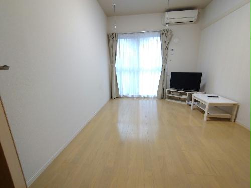 居室・リビング　角部屋のみ小窓あり